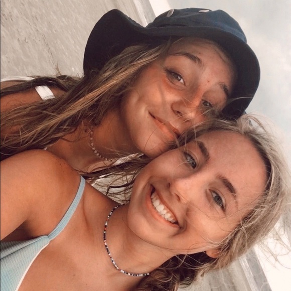 Meet your Posher, Rielly - Picture 1 of 2